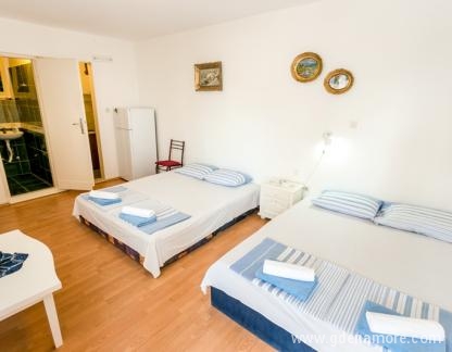 Apartmani Nadja, A2 , privatni smeštaj u mestu Bijela, Crna Gora
